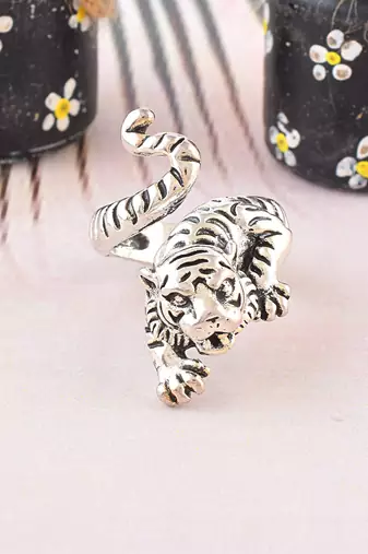 Brass antique silver attacking tiger finger ring