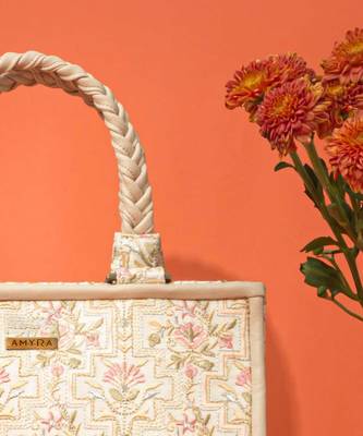 White silk embroidered handbag 4