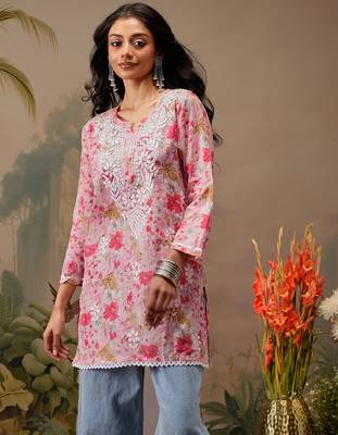 Hand embroidered floral printed pink cotton lucknowi chikankari short kurti 1