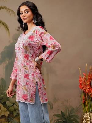 Hand embroidered floral printed pink cotton lucknowi chikankari short kurti 3