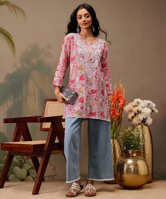 Hand embroidered floral printed pink cotton lucknowi chikankari short kurti 5