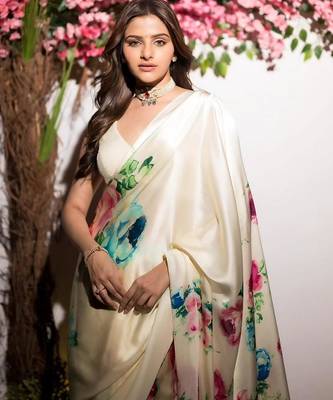 Cream digital printed saree with blouse 4