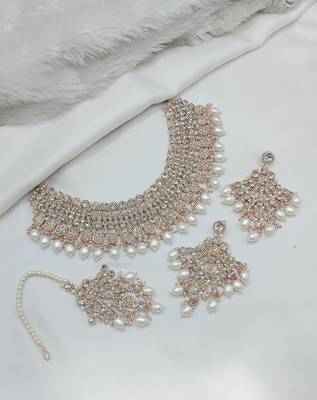 Elegant  gold-plated kundan pearl bridal jewelry set traditional handcrafted Necklace ::, earrings and maang tikka 1