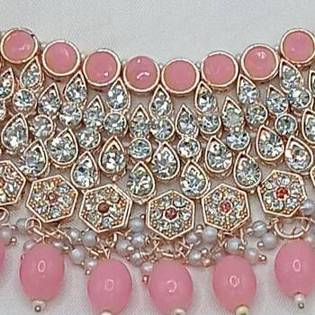 Elegant  gold-plated kundan pearl bridal jewelry set traditional handcrafted necklace, earrings and maang tikka 2