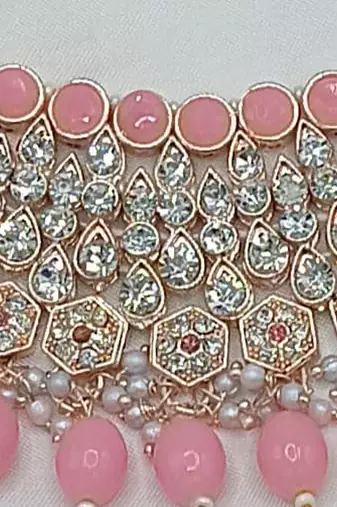 Elegant  gold-plated kundan pearl bridal jewelry set traditional handcrafted necklace, earrings and maang tikka