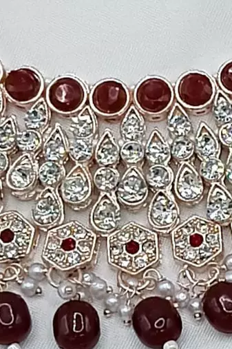 Elegant  gold-plated kundan pearl bridal jewelry set traditional handcrafted necklace, earrings and maang tikka