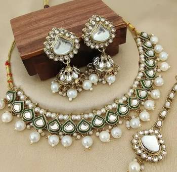 Gold-plated kundan pearl choker Necklace :: set for women traditional bridal jewelry with earrings & maang tikka 1