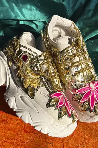 Multicolor leather embroidered sneakers