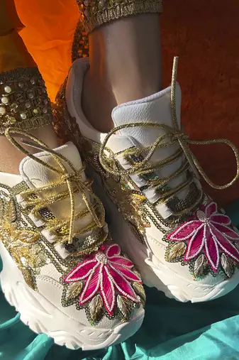 Multicolor leather embroidered sneakers
