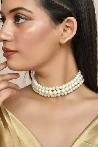 Gold-plated pearls choker necklace