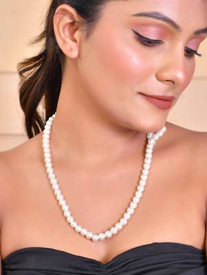 White pearls necklace with gold chain 1