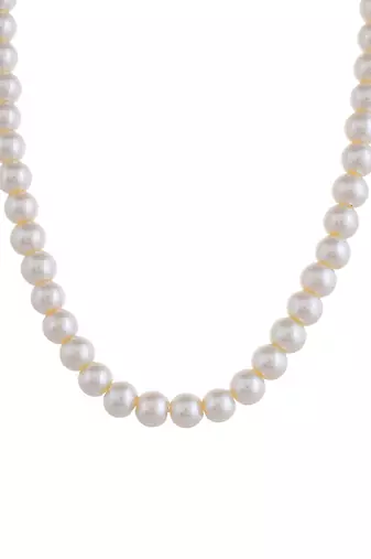 White pearls necklace with gold chain