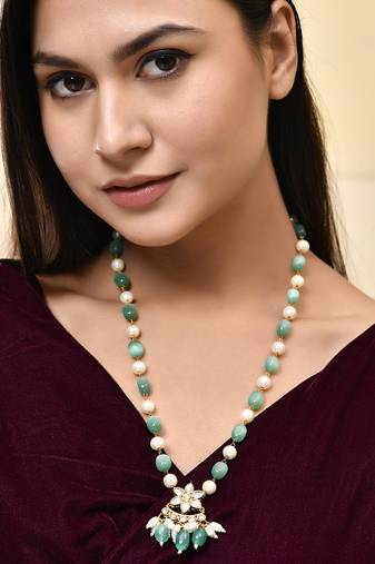 Multicolor pearls beaded necklace