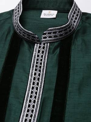 Green embroidered layered kurta set 2
