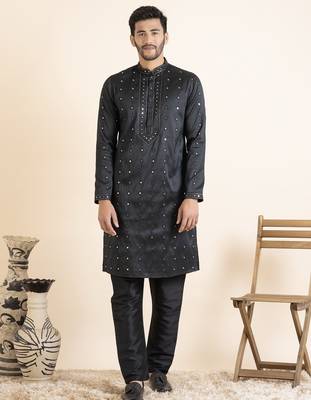 Black embroidered kurta set 1