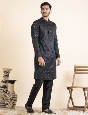 Black embroidered kurta set 4
