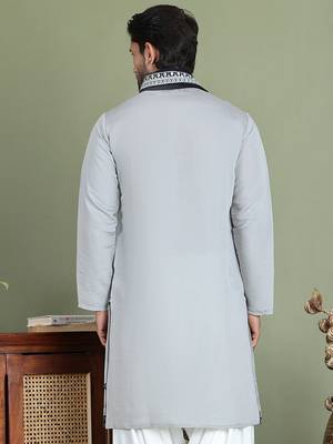 Embroidered silk blend kurta with white dupatta 3