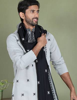 Embroidered silk blend kurta with white dupatta 4