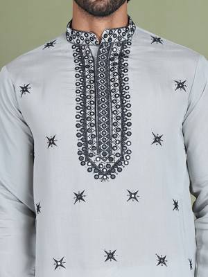 Embroidered silk blend kurta with white dupatta 5