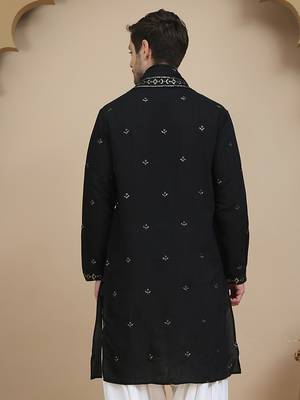 Embroidered silk blend kurta with matching dupatta 3