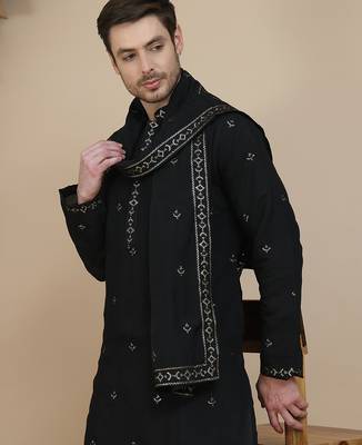 Embroidered silk blend kurta with matching dupatta 5