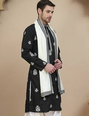 Embroidered silk blend kurta with contrast dupatta 4