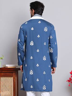 Embroidered silk blend kurta with contrast dupatta 3