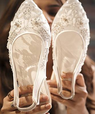 White embroidered synthetic leather Slingback shoes 2