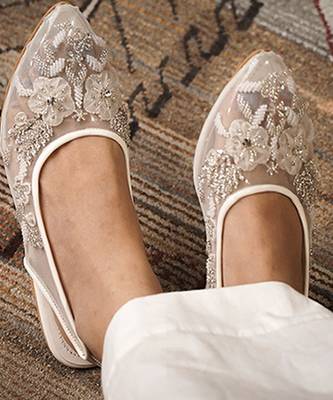White embroidered synthetic leather Slingback shoes 3