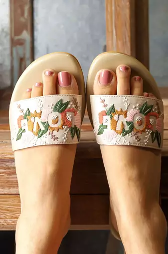 Beige embroidered synthetic leather flats