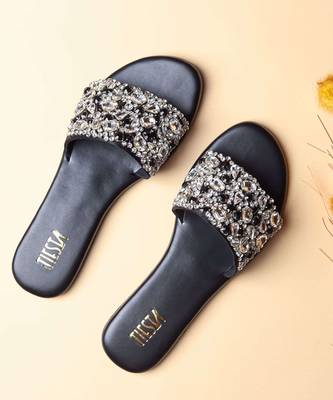 Black embroidered synthetic leather flats 2