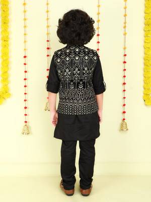 Black zari embriodered coton silk ethnic jacket with kurta set 2