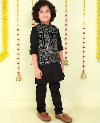Black zari embriodered coton silk ethnic jacket with kurta set 3