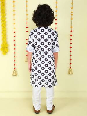 White floral print cotton kurta and pyjama set 2