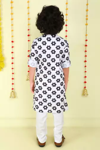 White floral print cotton kurta and pyjama set