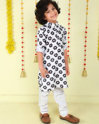 White floral print cotton kurta and pyjama set 5