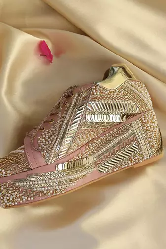 Silver woven synthetic leather shoes