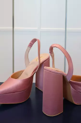 Pink solid leather heels