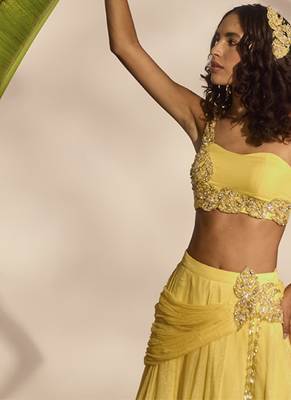 yellow plain organza lehenga with embroidered blouse 4
