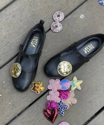 Black solid synthetic leather shoes 1