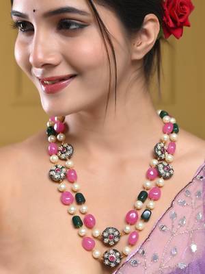 Multi layered necklace of pearl 1
