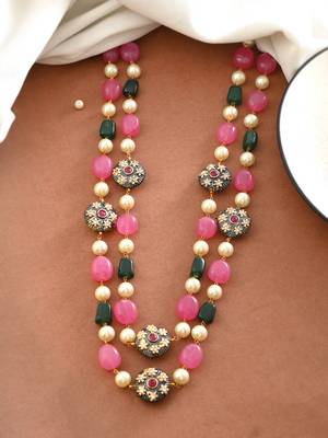 Multi layered necklace of pearl 2