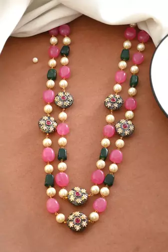 Multi layered necklace of pearl