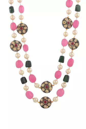 Multi layered necklace of pearl