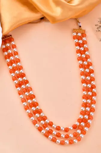 Gold-plated pearls layered necklace