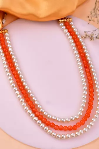 Gold-plated pearls layered necklace