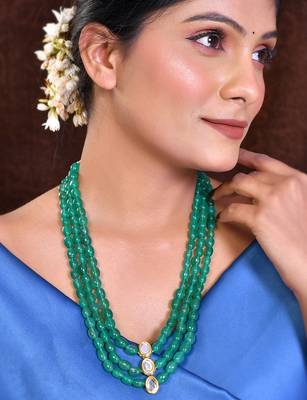 Traditional  green & gold-tone necklace 1