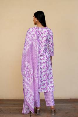 Women's Purple Off White cotton floral print kurta set with dupatta & trouser 2