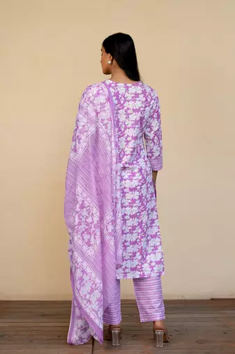 Women's Purple Off White cotton floral print kurta set with dupatta & trouser