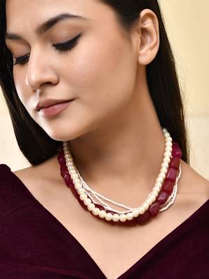 Gold-plated pearls beaded necklace 1